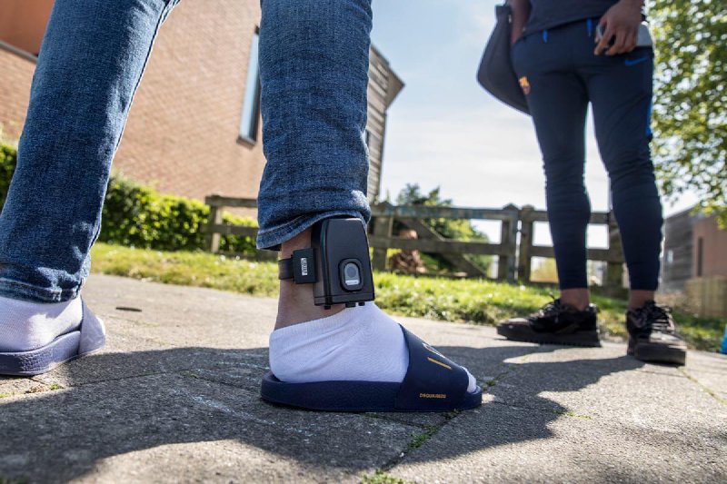 Zijn er écht duizenden onuitgevoerde straffen en kan Vlaanderen enkelbanden inzetten? - De Factor factcheck